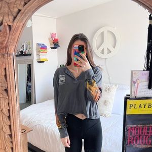 sporty urban outfitters cropped long sleeve flames tee. size small.